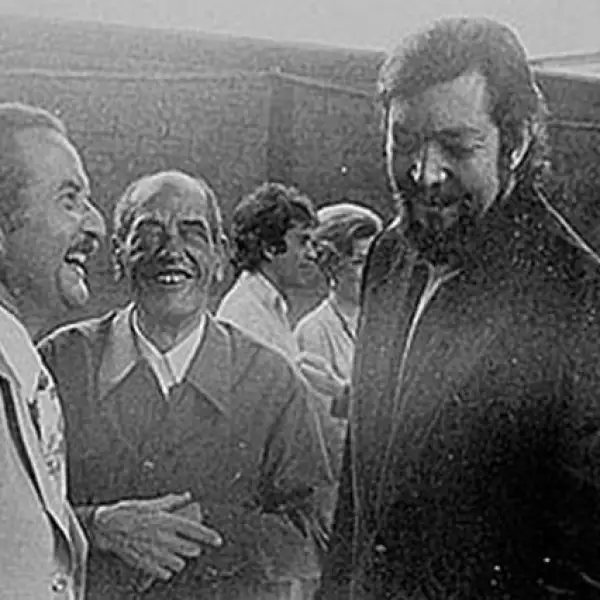 Carlos Fuentes y el escritor argentino Julio Cortazar.
