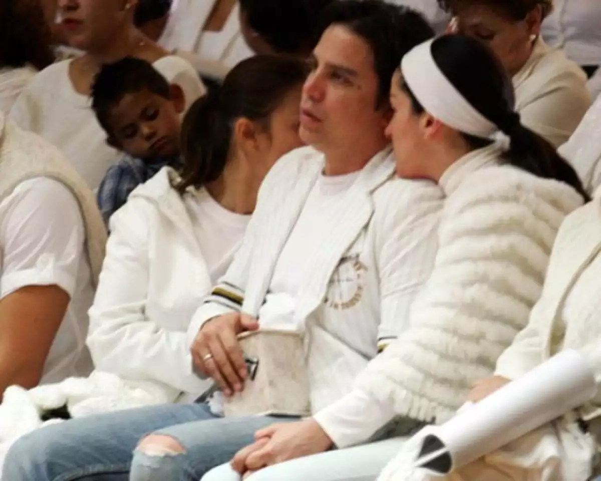 Paulo y Lidia tomados de las manos despidieron a su hija en la Basílica de Guadalupe.