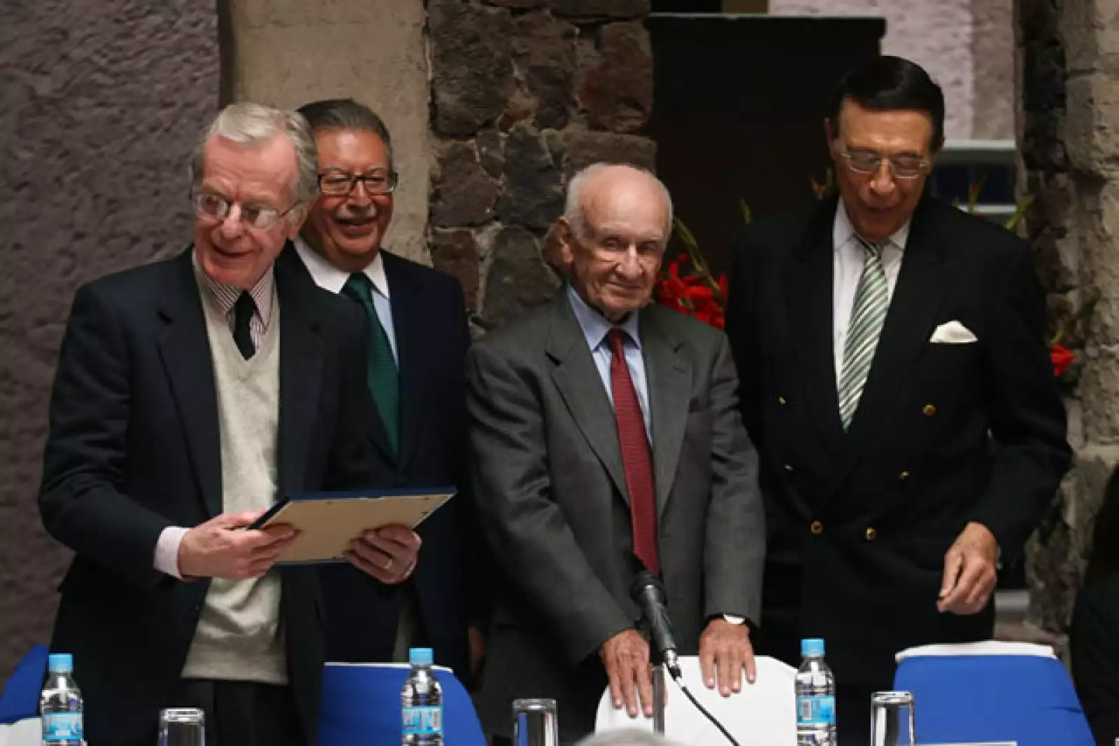Homenaje a Jacobo Zabludovsky y Leon Davidoff.