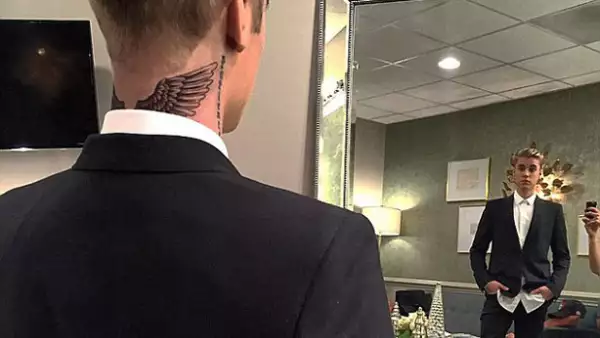 El cantante canadiense ya ha llegado a juntar 52 tatuajes en su cuerpo, y definitivamente este es uno de los más notorios por el tamaño y el lugar en el que se lo hizo.