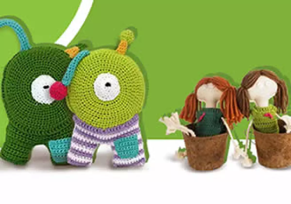 Los muñecos son tejidos por mujeres de la tercera edad. (Foto: Cortesia Grrrreen Monster)