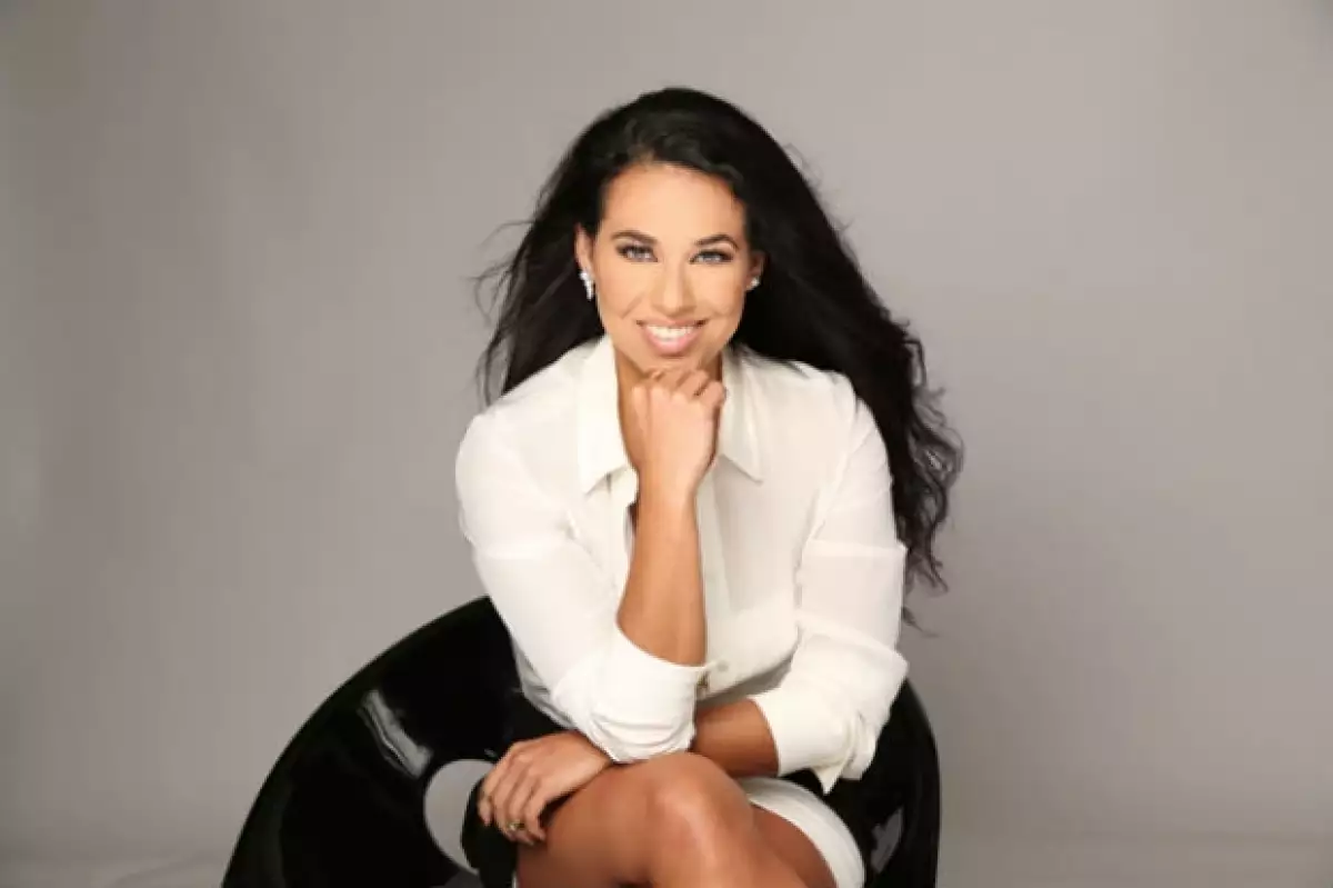 Coral Mujaes logró sacar su vida adelante y ahora está inmersa en el mundo del trabajo personal.