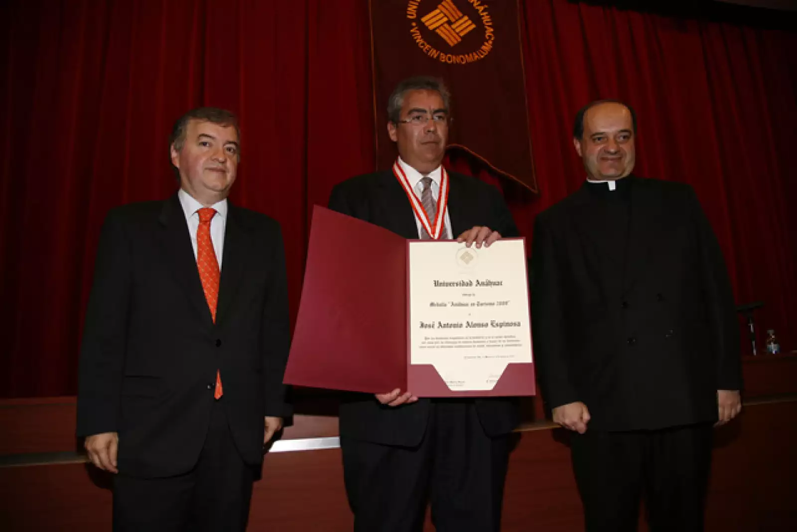 Medalla Anáhuac  a José Antonio Alonso