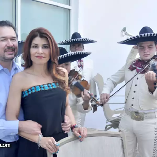 Gerardo Martínez y Maricarmen S. de Martínez