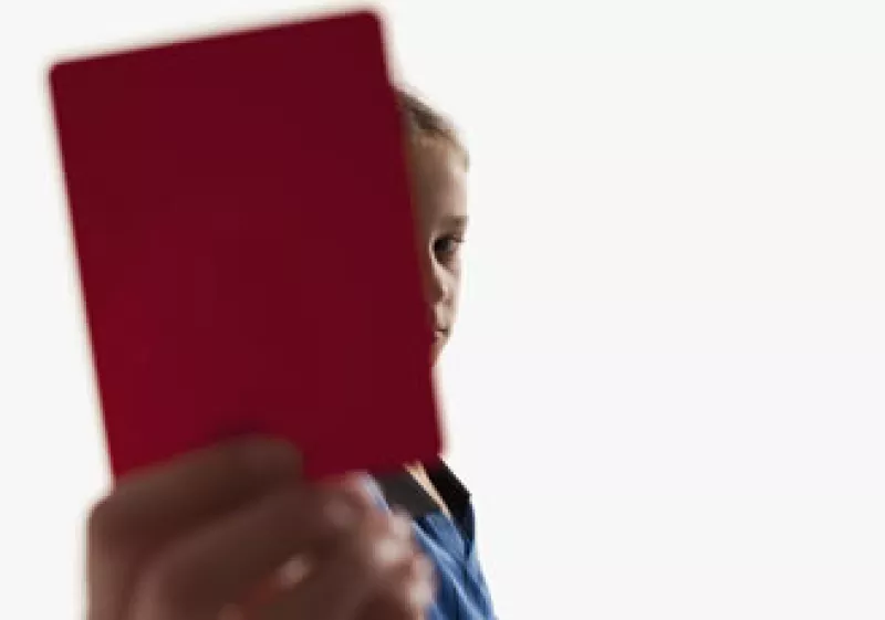 En los últimos meses aumentó la evidencia de que partidos internacionales de selecciones y clubes son amañados por organizaciones criminales que sobornan jugadores y árbitros. (Foto: Photos to go)