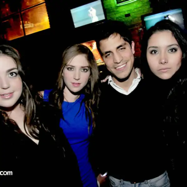 Emma y Ericka Sánchez con Jorge Domenzai y Claudia Ameli