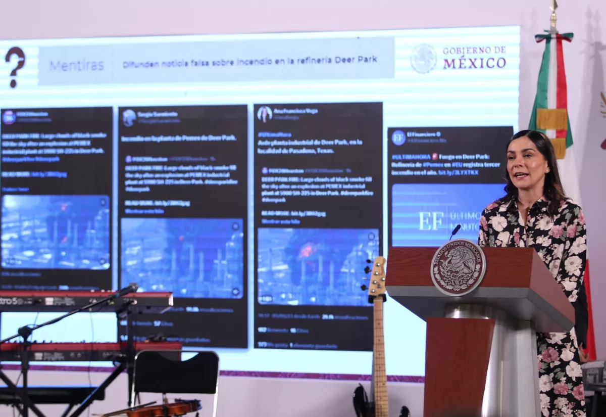 Ana Elizabeth García Vilchis durante conferencia matutina donde también hubo un concierto por el día de la madre a cargo de María Inés Ochoa y Eugenia León.