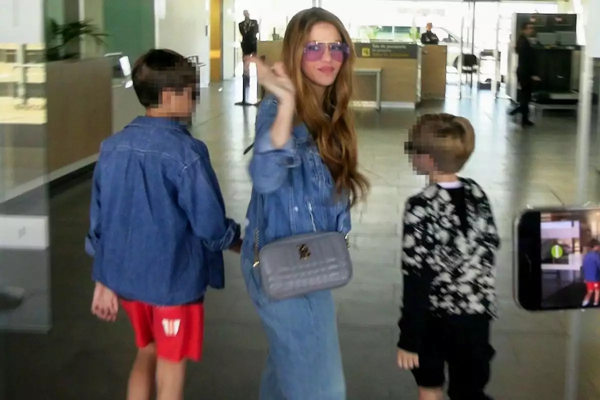 Shakira y sus hijos Milan y Sasha se van de Barcelona