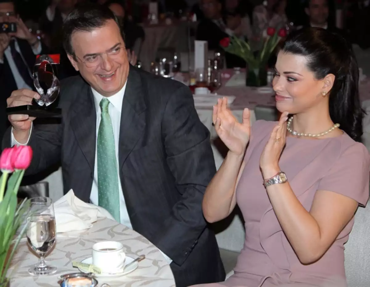 Marcelo, galardonado, junto a su esposa Rosalinda.