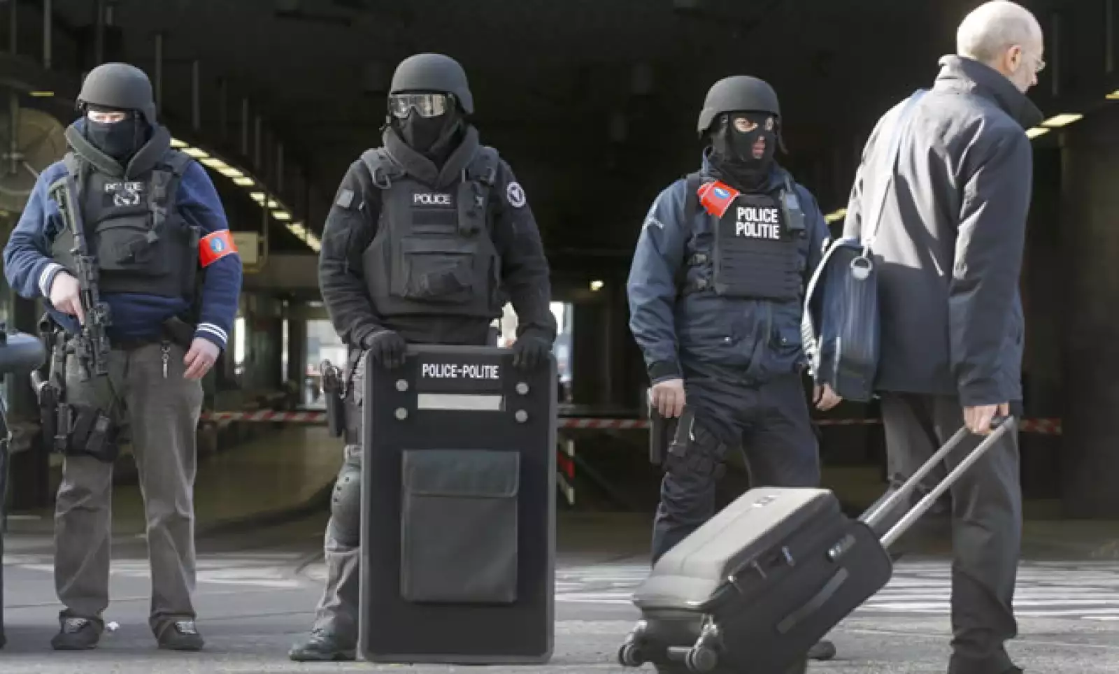 El aeropuerto de Bruselas, el transporte público y los centros comerciales están cerrados.