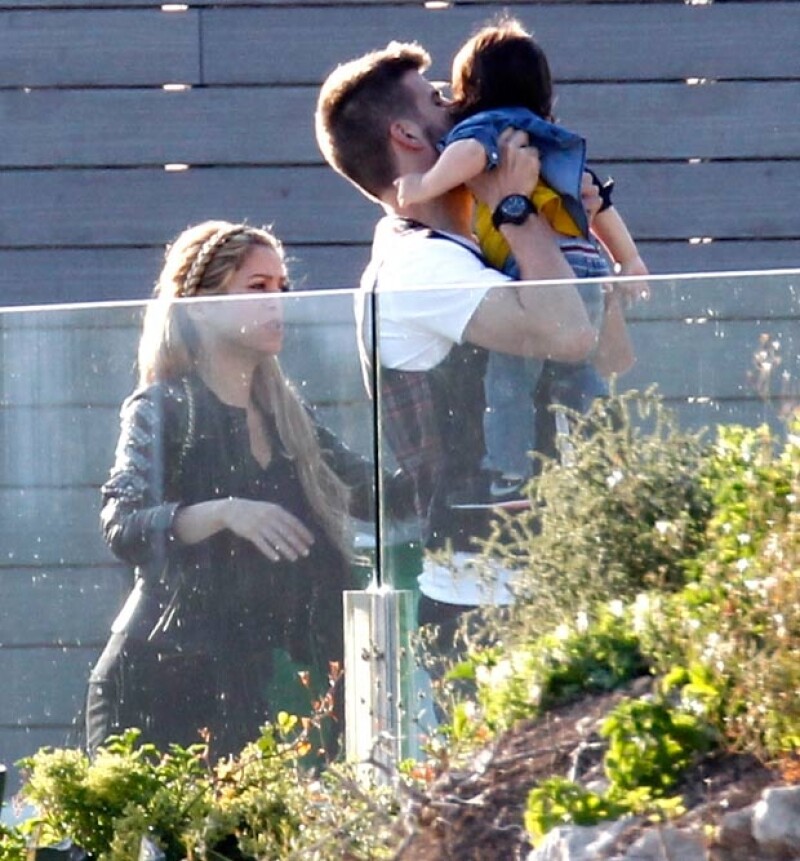 Shakira, Piqué y Milan llegaron a casa de Cesc juntos.