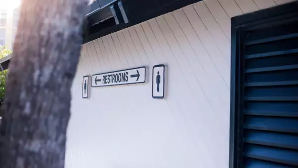 Señal de un baño público