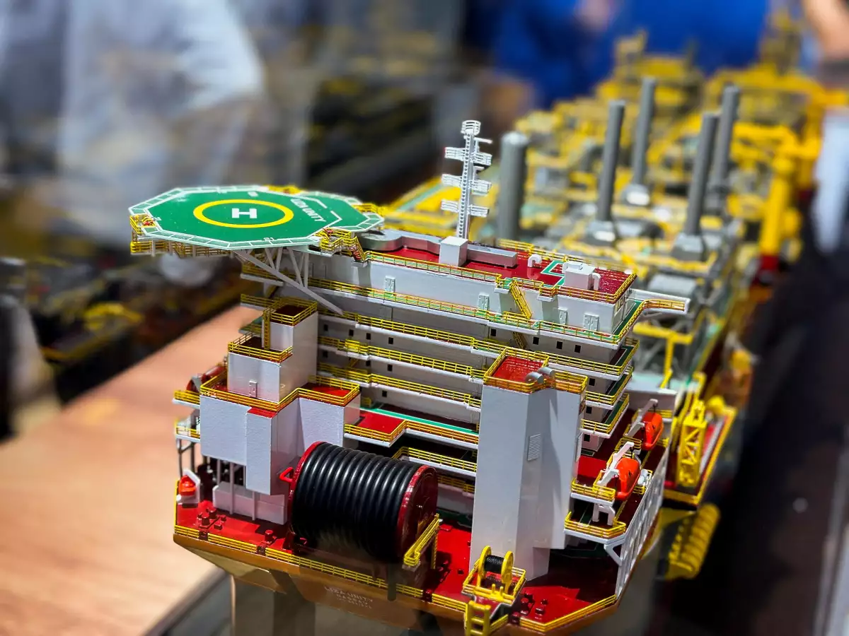 Una réplica a escala del barco Liza Unity se exhibe durante la Conferencia y Exposición de Energía de Guyana, en Georgetown, Guyana, el 14 de febrero de 2023.
