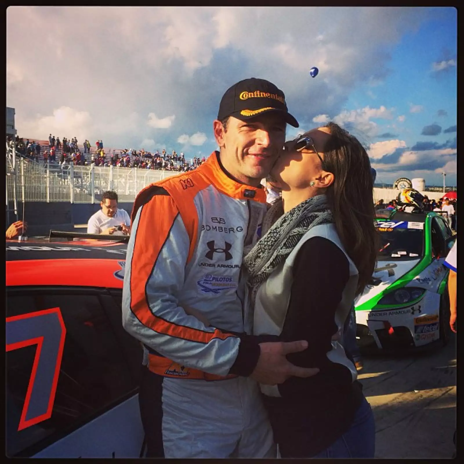 La tapatía ha acompañado a Martín en muchos de sus logros como piloto.