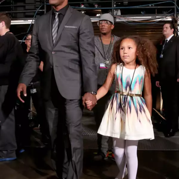El actor Jamie Foxx se encargó de darle un recorrido por el backstage de los Grammy a su hija Annalise, de 6 años.
