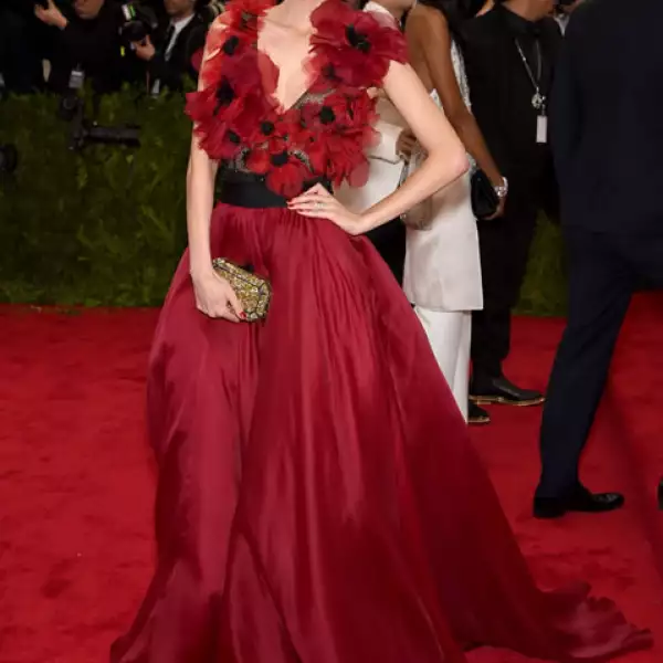 La top model Poppy Delevingne en Marchesa.