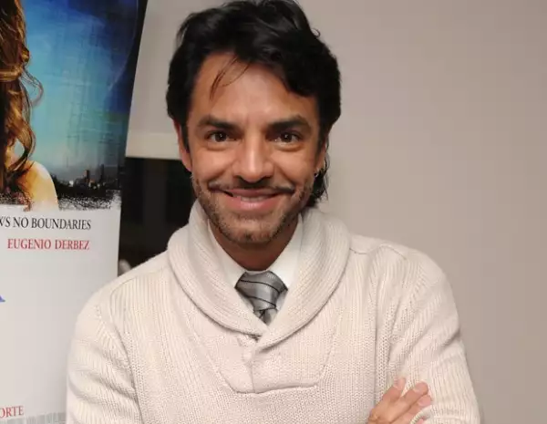 Eugenio ha enfrentado la barrera del idioma y se ha aventurado a hacer comedia en inglés.