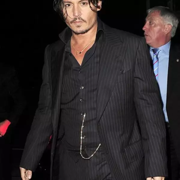 El galán lleva años viviendo con la actriz francesa Vanessa Paradis, con quien tiene dos hijos, y parece que así son felices porque no han contemplado el matrimonio.