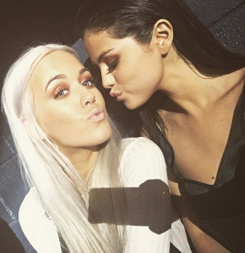 En esta foto, Selena Gomez le agradeció a Lottie por haberla maquillado.
