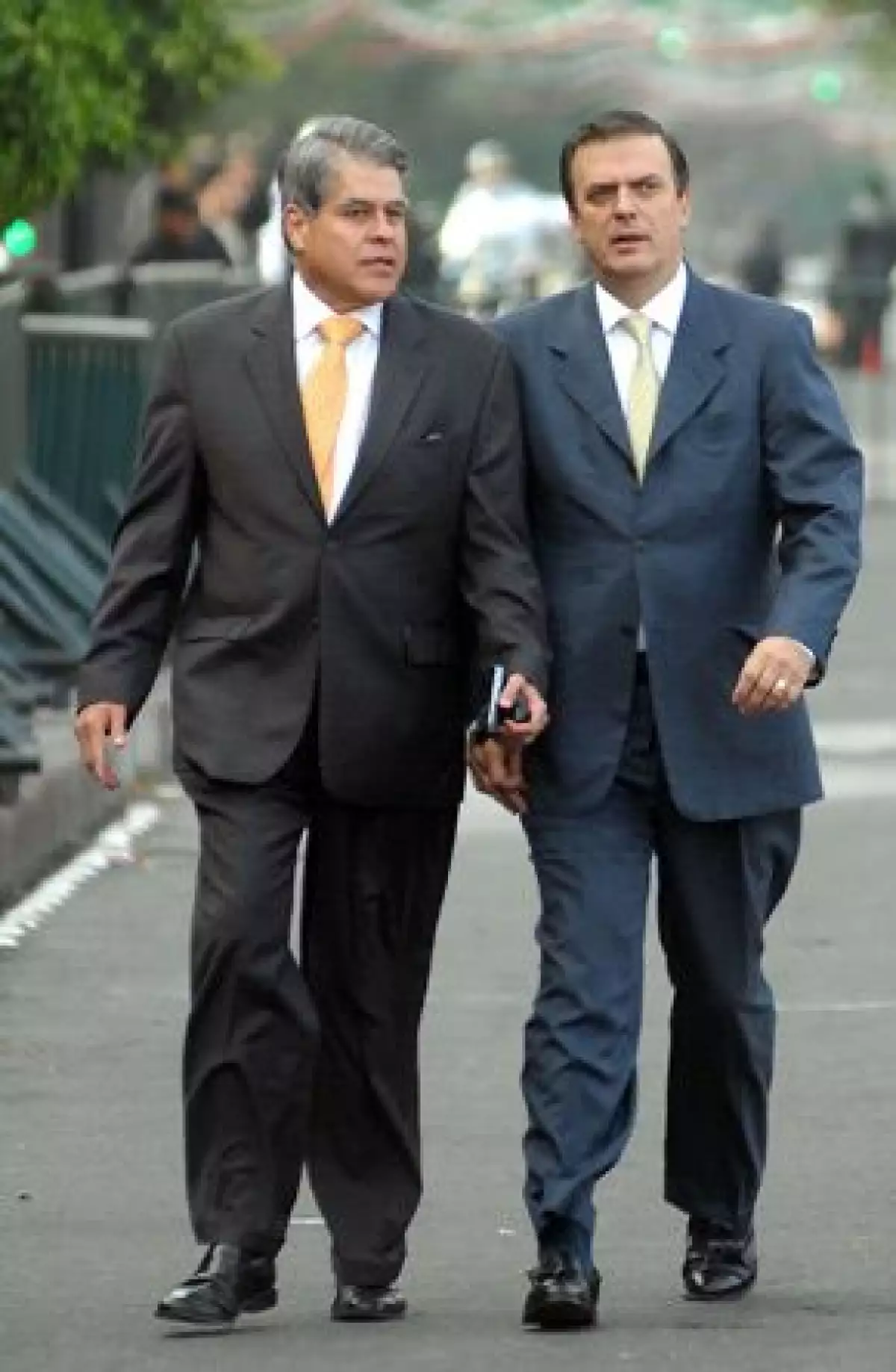 El Jefe de Gobierno estuvo sentado en la fila de los gobernadores y escuchó atento el mensaje, a pesar de que en 2006 aceptó públicamente en el Zócalo que desconocía a Felipe como Presidente.