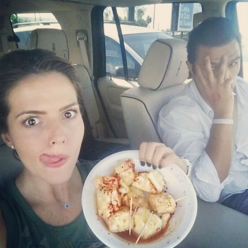A pesar del tráfico, la pareja busca como sacar el lado bueno hasta de las malas situaciones.