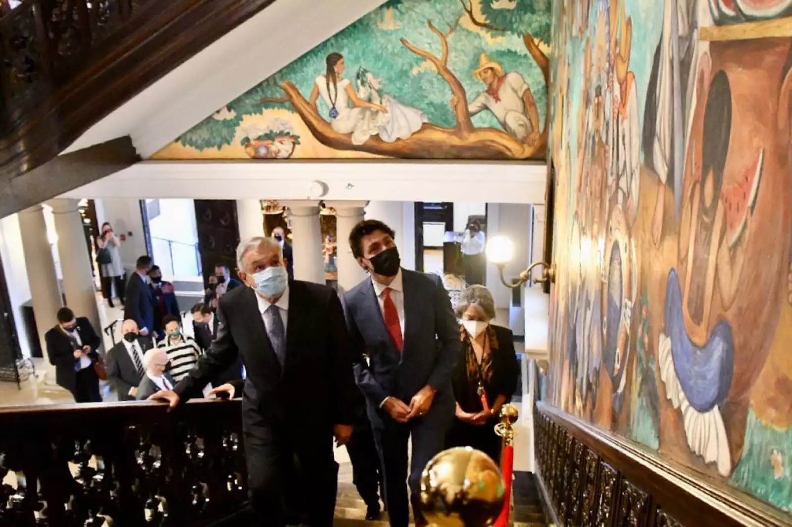 AMLO murales Trudeau.jpeg