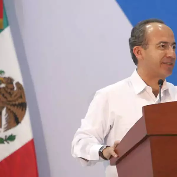 El miércoles en el Sexto Foro Internacional “Desde lo local”, Felipe Calderón dijo que se deben asumir responsabilidades ante la gravedad de las finanzas públicas. Enfatizó que al no tomar medidas tributarias adecuadas se afecta la calidad de vida de la g