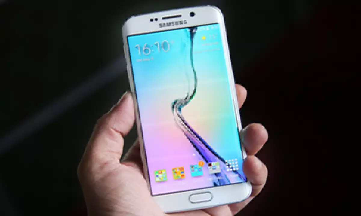 Samsung planea bajar los precios de sus teléfonos Galaxy S6 y Galaxy S6 Edge. (Foto: shutterstock.com )