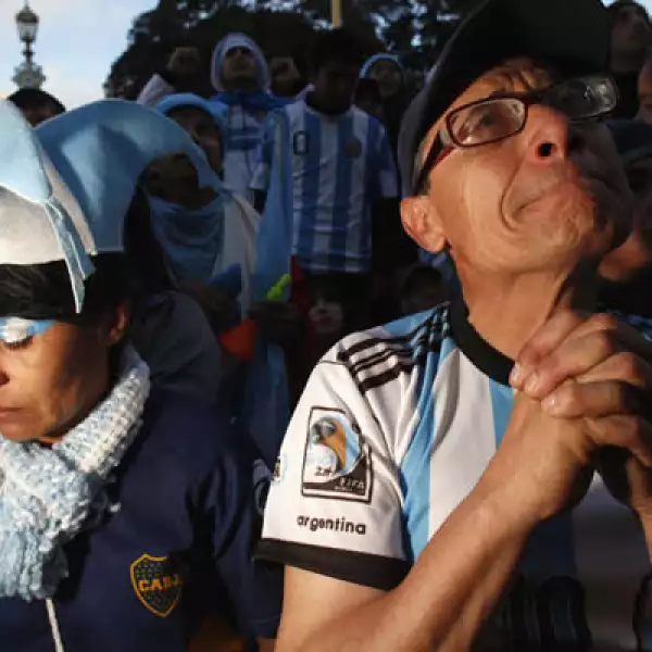 La tensión y el drama pasaron lista en Buenos Aires, luego de que el partido se extendiera hasta la última instancia.