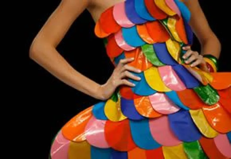 El color y los estampados se apoderaron de la primera noche del festival de moda citadino.