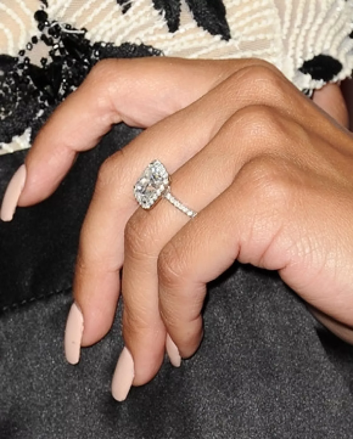 Este es el anillo de compromiso de Naya.