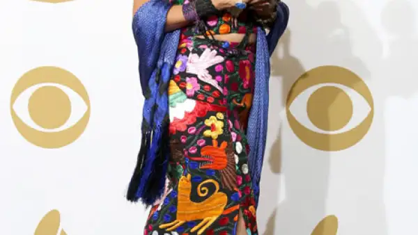 Lila Downs derramó lágrimas al aceptar su premio al mejor álbum de música regional mexicana durante la ceremonia no televisada de los Grammy.