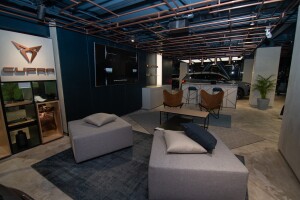 CUPRA-opens-its-first-CUPRA-Garage-worldwide-in-Mexico_05_HQ.jpg