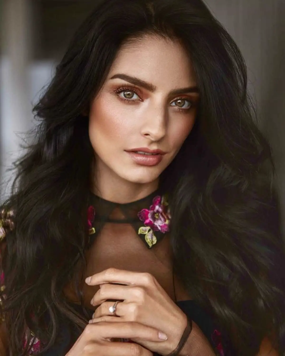  Aislinn Derbez 