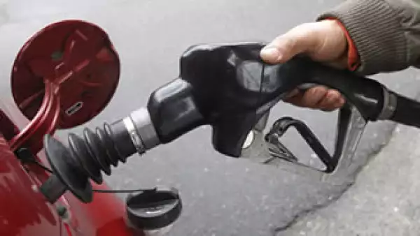 Los conductores de EU se la piensan dos veces antes de decidir cruzar la frontera con México (Foto: AP)