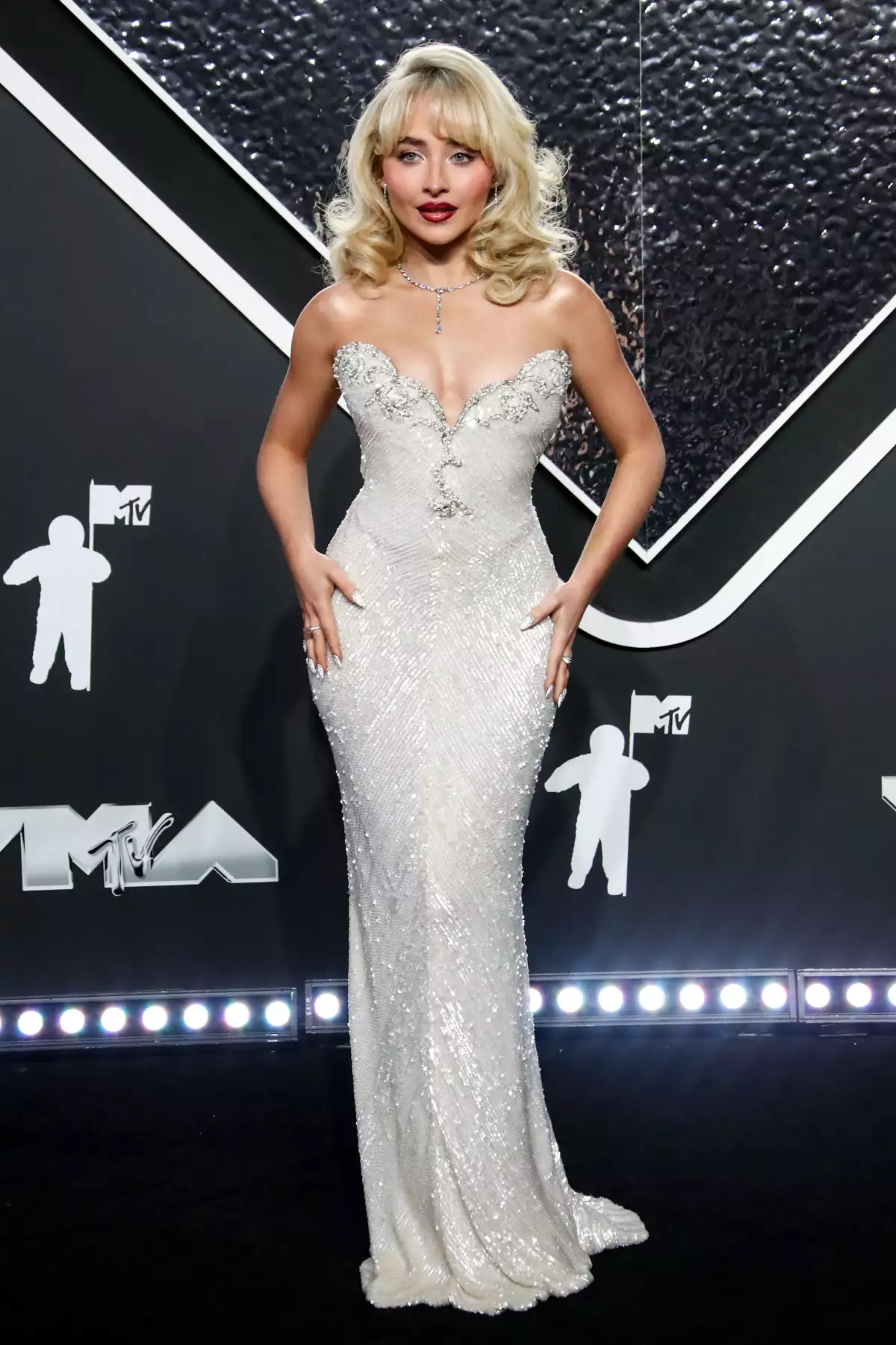 sabrina carpenter vmas