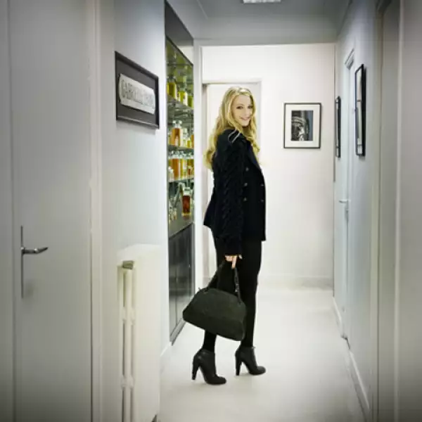 Aquí en una de las fotos tomadas por Karl Lagerfeld.