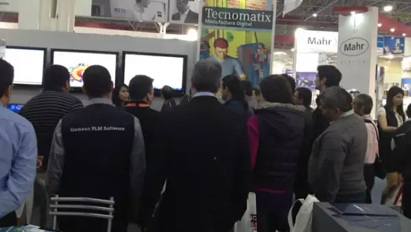 En el estand de Siemens pudieron familiarizarse con el software m�s actualizado en ciclo de vida del producto