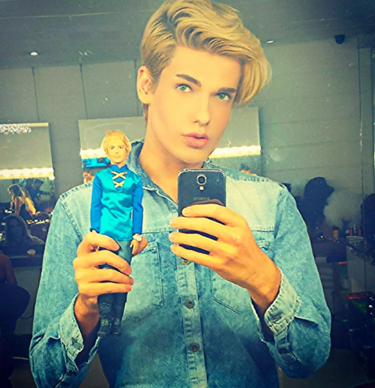 El brasileño Celso Santibañes, quien fuera conocido como la versión humana del famoso novio de Barbie, murió a causa de la leucemia que padecía desde hace cinco meses.