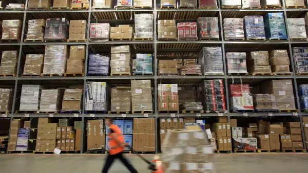 Los almacenes de tiendas como Amazon, que participan en eventos de venta en línea como el HotSale.