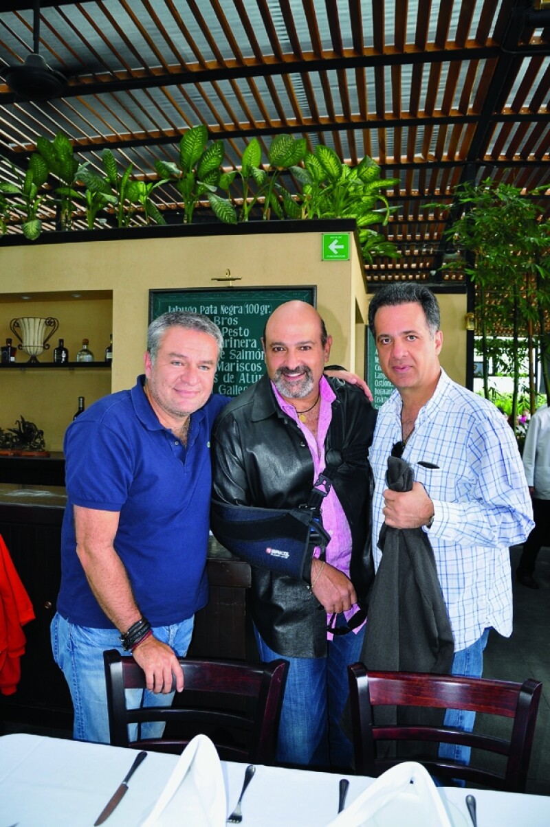 Con José Alberto Castro y Julián Slim en el restaurante Bross de Plaza Carso.