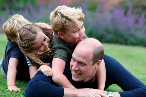 El príncipe William con sus hijos George, Charlotte y Louis