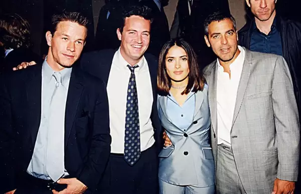 Cuestiona Matthew Perry experiencia actoral de Salma Hayek en su nuevo libro