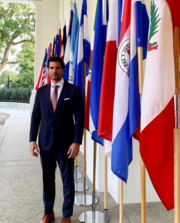 Eduardo Verástegui en la Casa Blanca 5.jpg