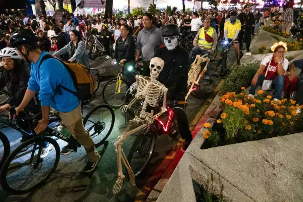 Paseo Nocturno Día de Muertos