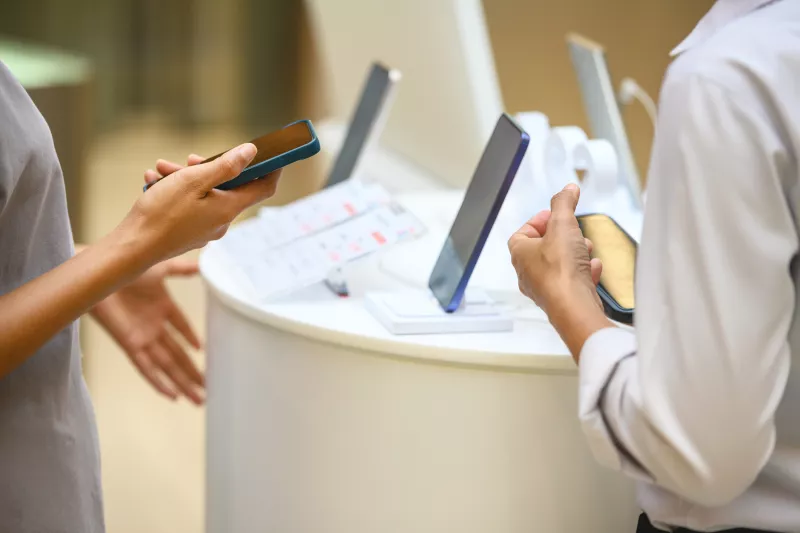 Gobierno presiona para el registro telefónico a empleados de dependencias y empieza a enviar correos 