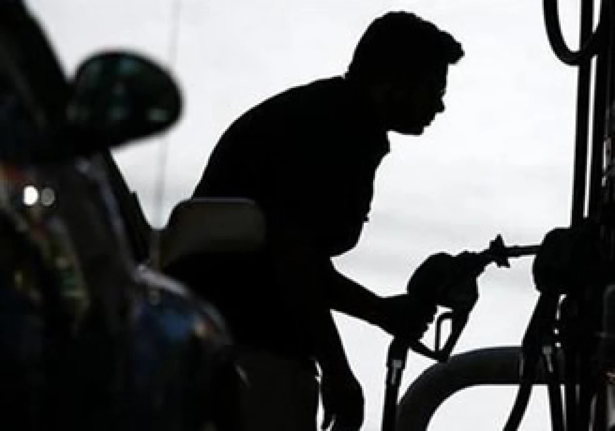Analistas esperan que los precios de las gasolinas se incrementen un 7% el año entrante. (Foto: Reuters)