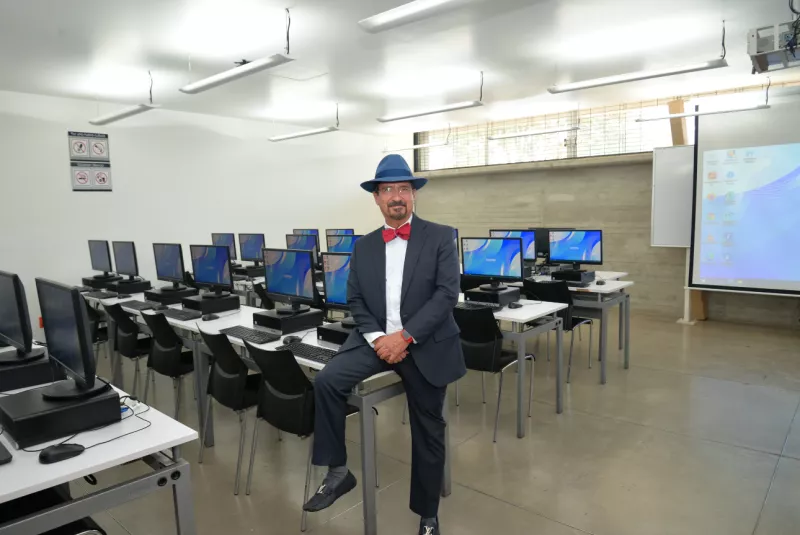 El presidente y director general de CONTPAQi, doctor René Martín Torres Fragoso en la Aula COONTPAQi de la UNAM