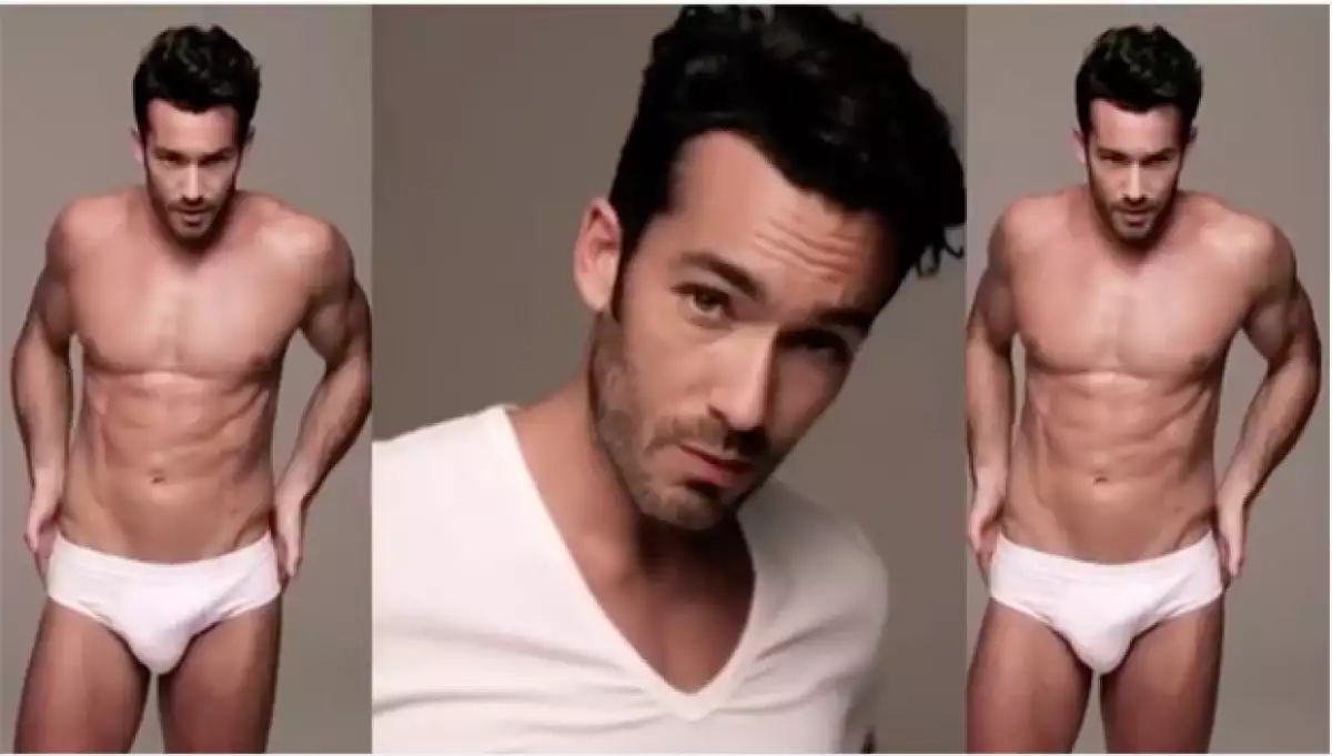 HOT! Una vez más, Aarón Díaz subió la temperatura de Instagram con un video en el que aparece con muy poca ropa.