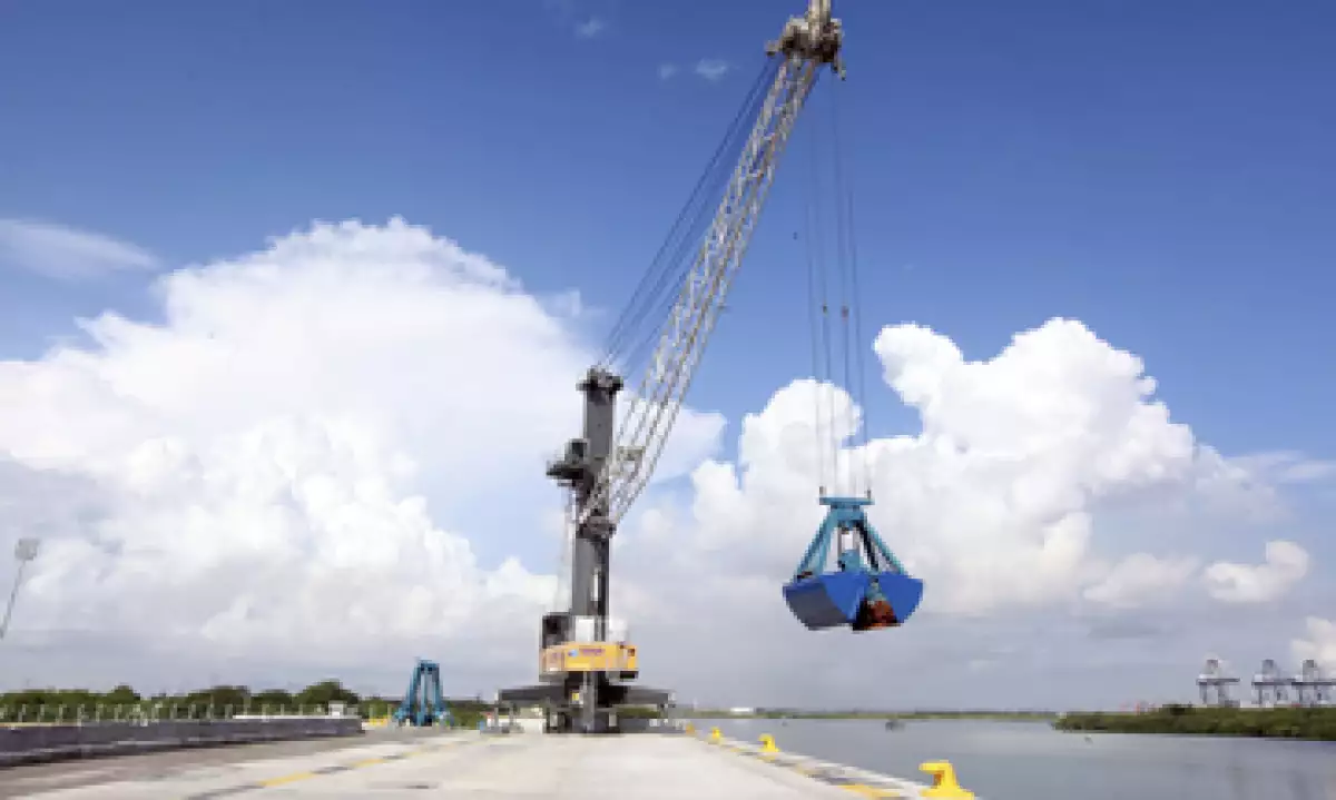 En agosto de 2012, el entonces presidente Felipe Calderón inauguró la terminal de minerales a granel en el puerto Lázaro Cárdenas. (Foto: Cuartoscuro)
